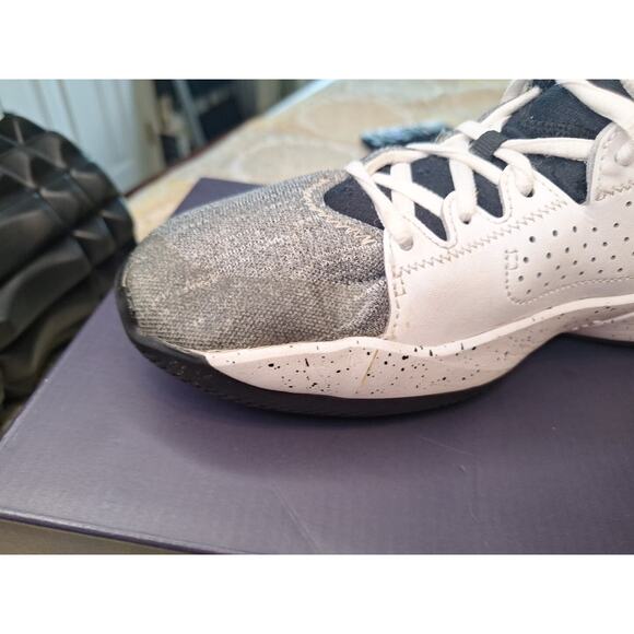 Size 6y - Nike Zoom Freak 2 White And Gray Giannis Antetokounmpo BX113